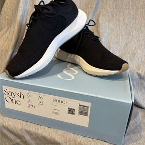 Saysh One Women's Black Athletic Shoes